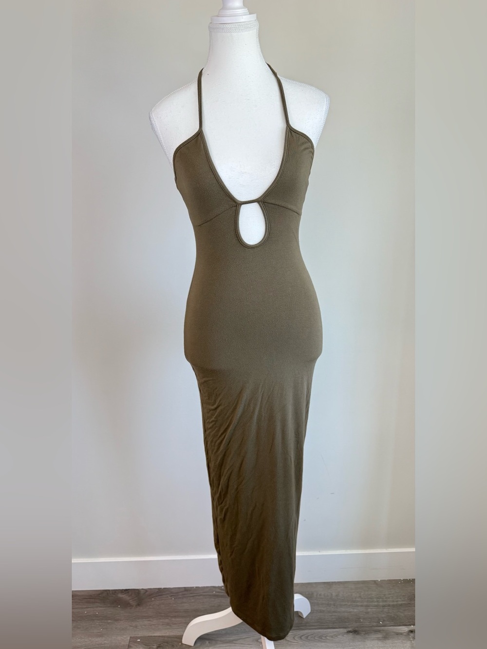 Babyboo Olive Halter Cutout Maxi Dress Women’s Small - Picture 2 of 5